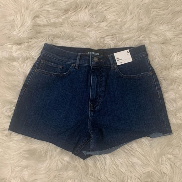 Express high waisted dark wash shorts Raw hem Sz 2 - Picture 2 of 7